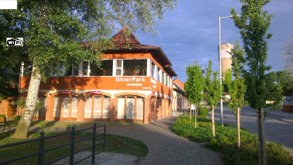 Silver Park Vendeghaz Berettyóújfalu Bagian luar foto